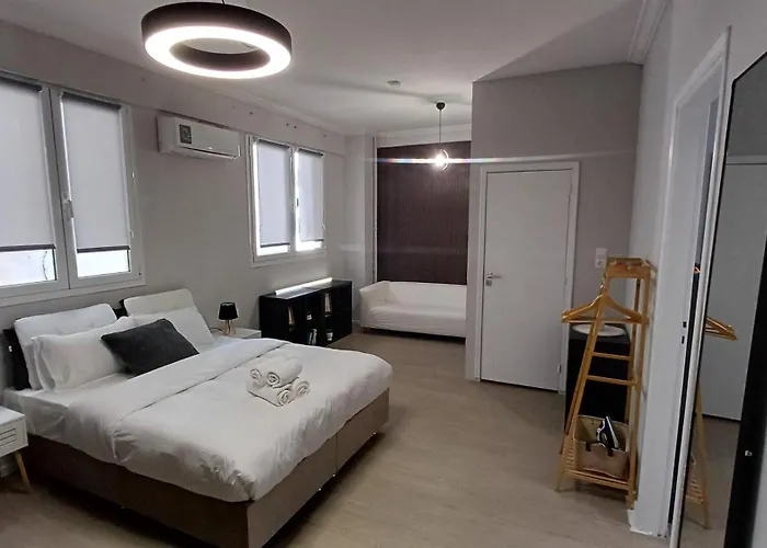 Aiolou Street Rooms & Apartments